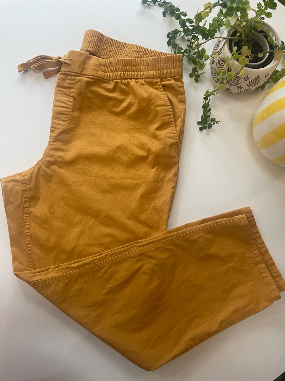 Old Navy Women’s Mustard Straight Leg Lightweight Pants Sz 16